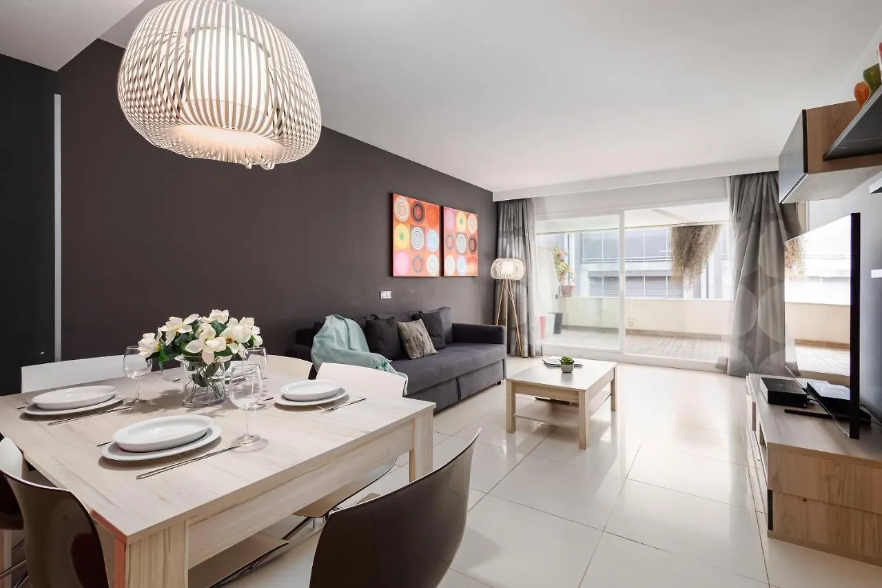 Puerto Banus, Edificio Tembo, 2 Bedroom Apartment, Parking And Pool Marbella Daire